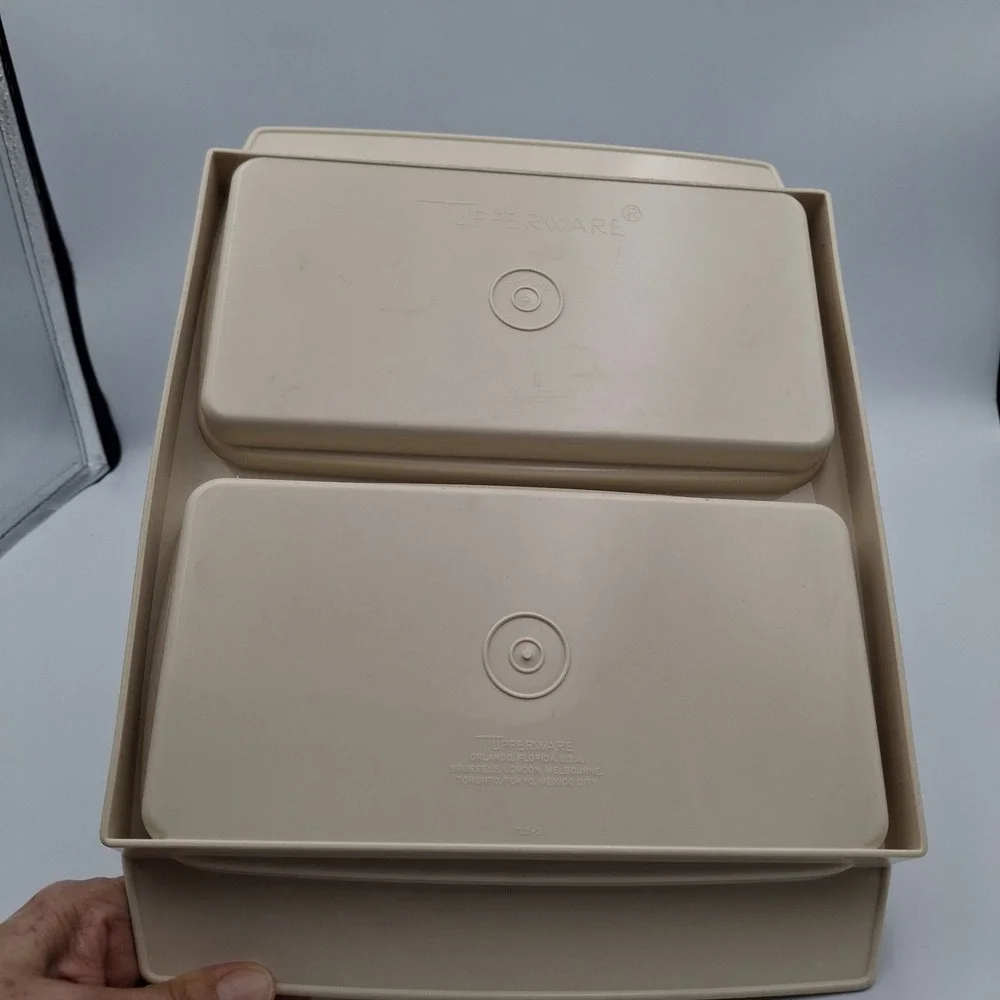 Vintage Tupperware Deviled Egg Keeper Carrier Tray Container Harvest Gold 723-3‎